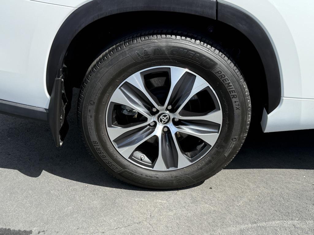 used 2023 Toyota Highlander car, priced at $35,603