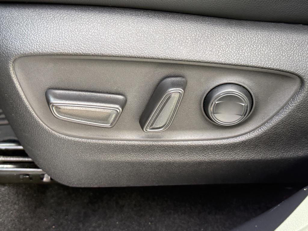 used 2023 Toyota Highlander car, priced at $35,603