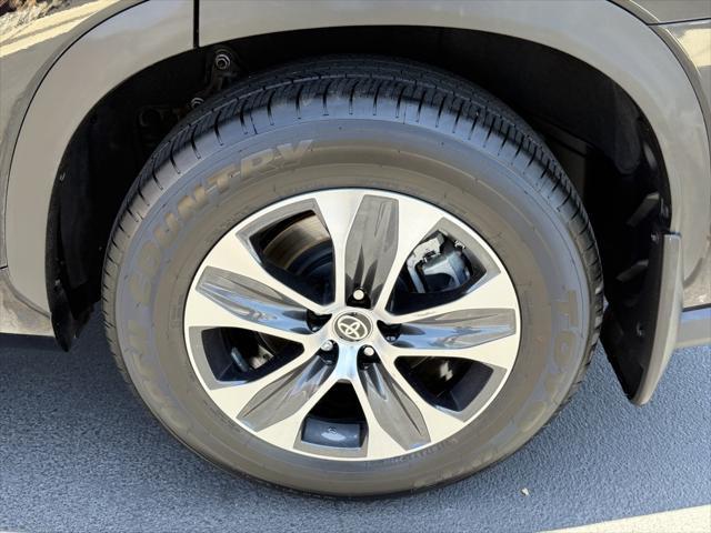 used 2023 Toyota Highlander car, priced at $36,865