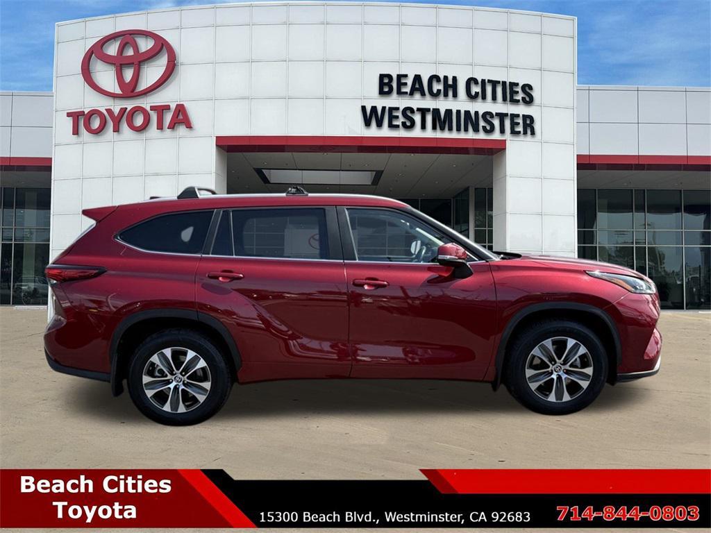 used 2023 Toyota Highlander car, priced at $37,986
