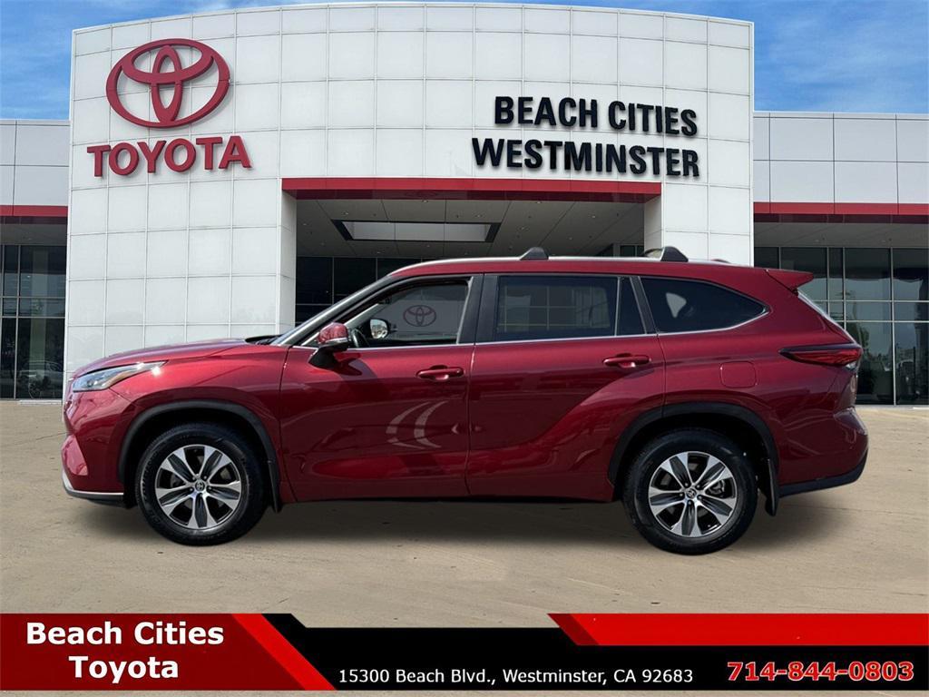 used 2023 Toyota Highlander car, priced at $37,986