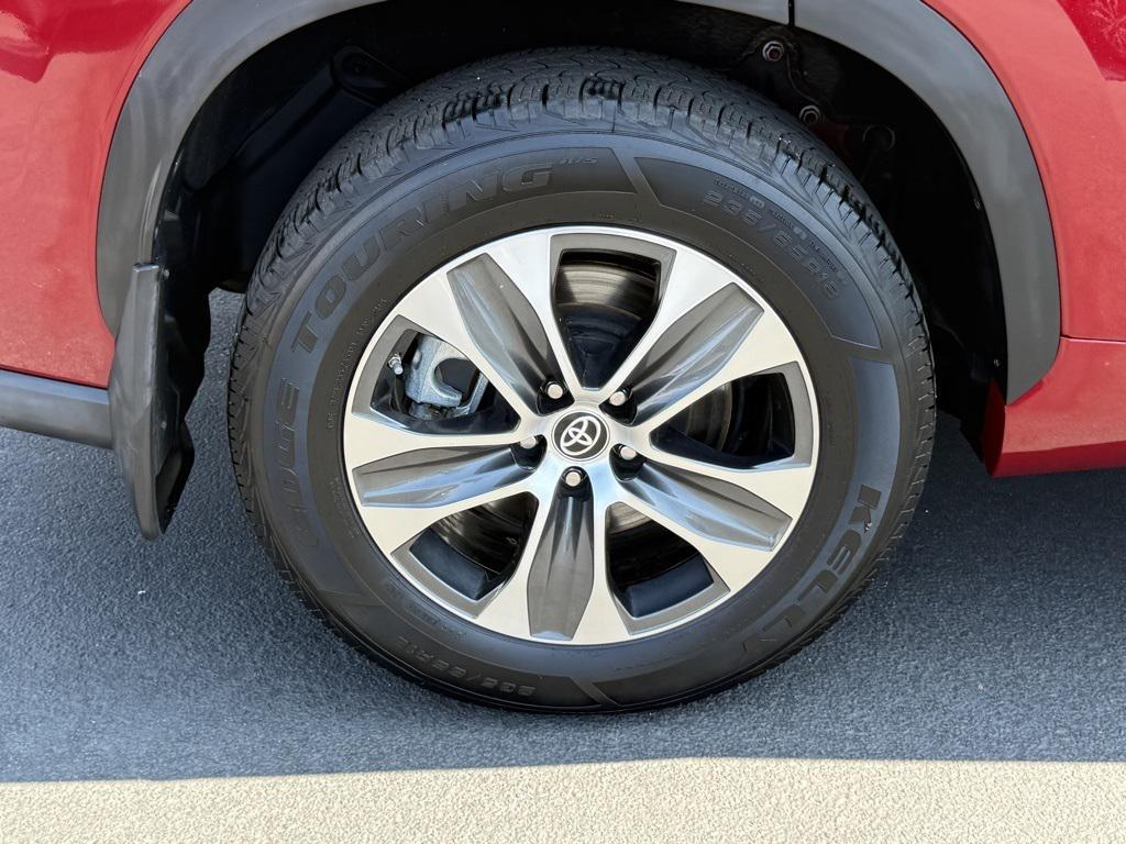 used 2023 Toyota Highlander car, priced at $37,986