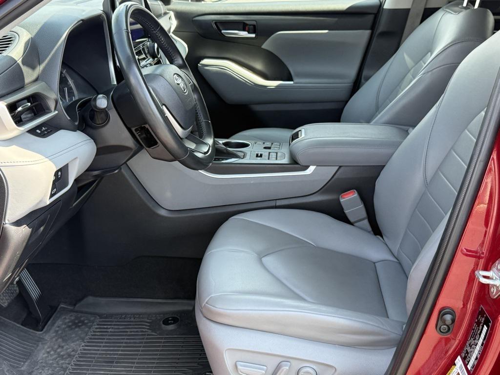 used 2023 Toyota Highlander car, priced at $37,986