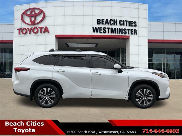 used 2022 Toyota Highlander Hybrid car, priced at $37,499