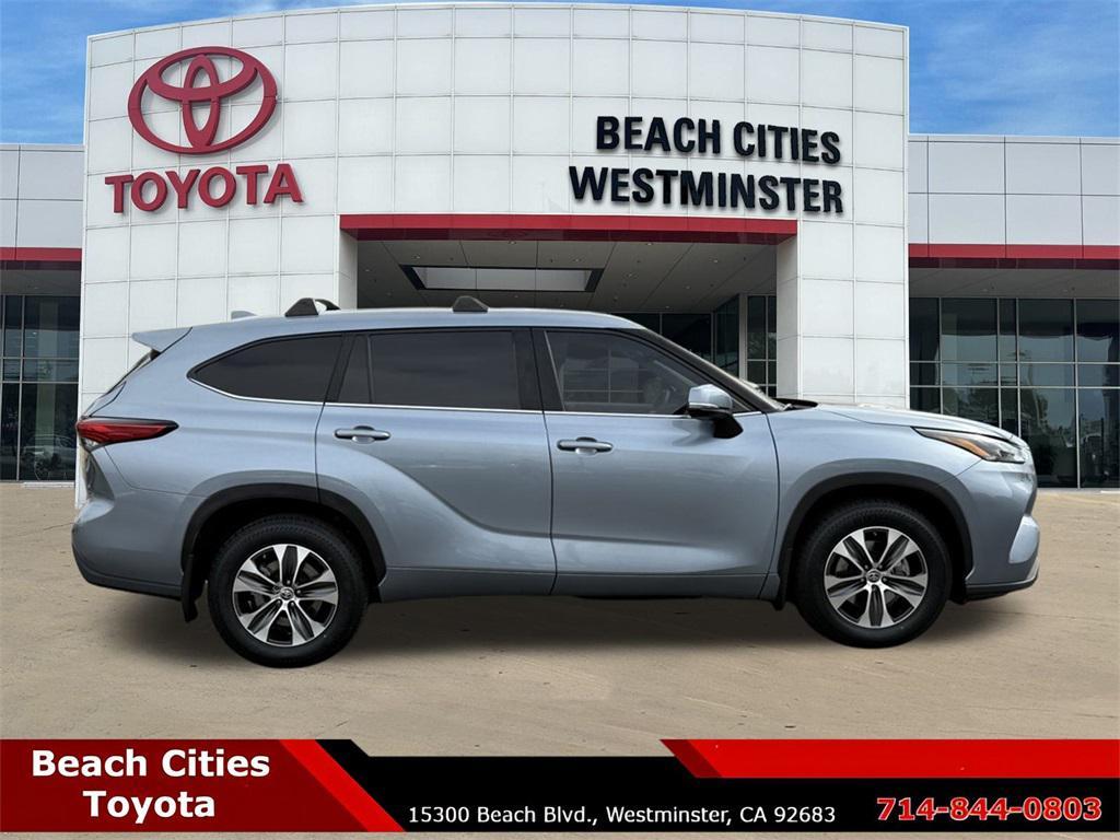 used 2023 Toyota Highlander car, priced at $31,880