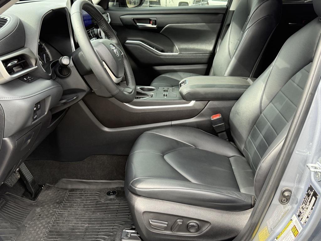 used 2023 Toyota Highlander car, priced at $31,880