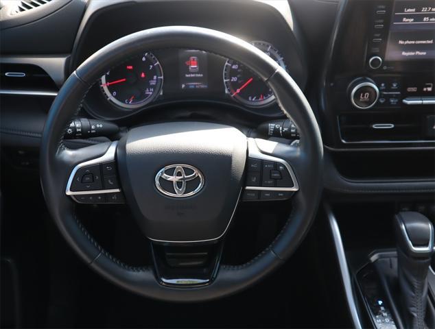 used 2020 Toyota Highlander car, priced at $26,975