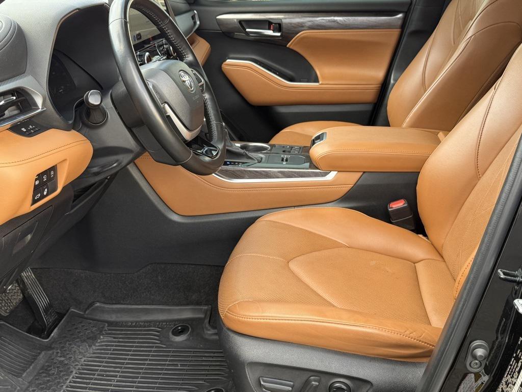 used 2023 Toyota Highlander car, priced at $26,573