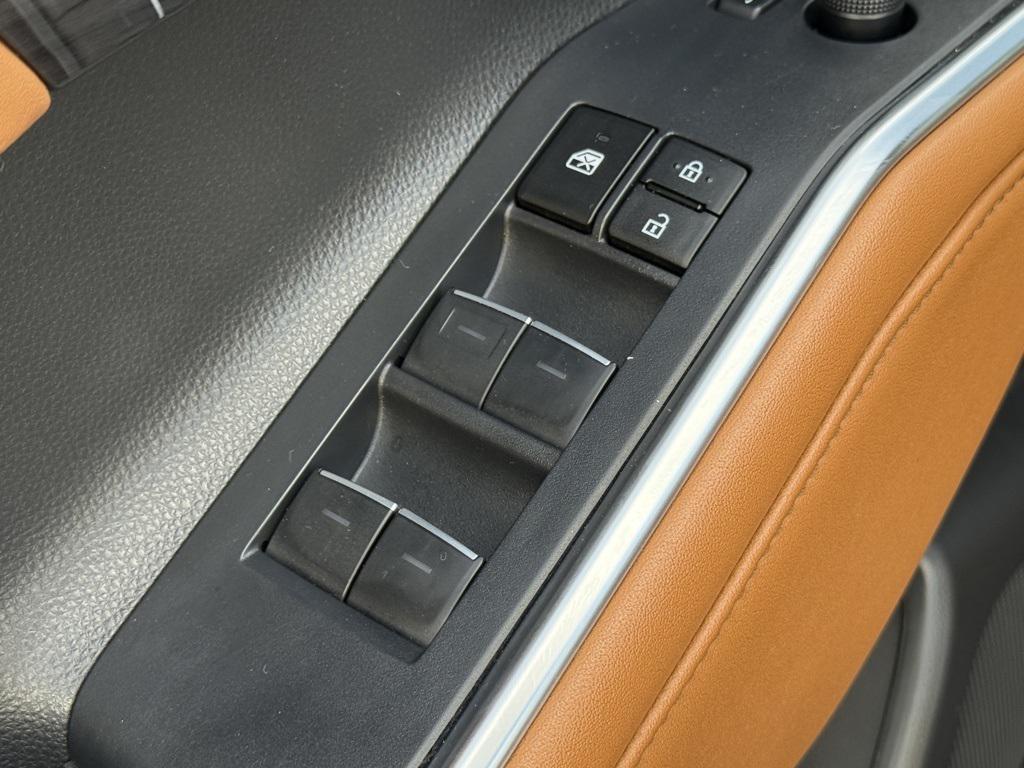 used 2023 Toyota Highlander car, priced at $26,573