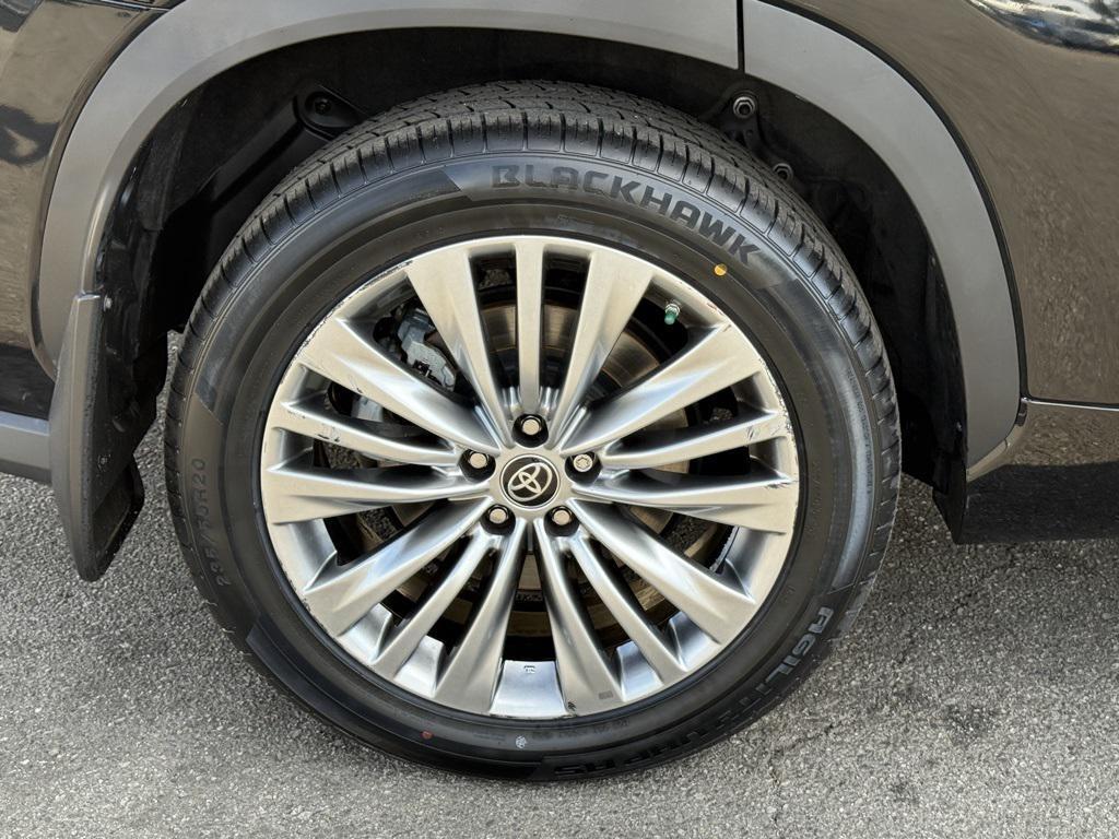 used 2023 Toyota Highlander car, priced at $26,573