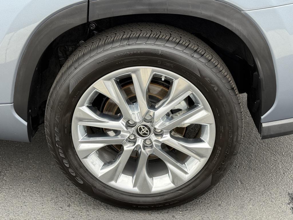 used 2023 Toyota Highlander Hybrid car, priced at $44,452
