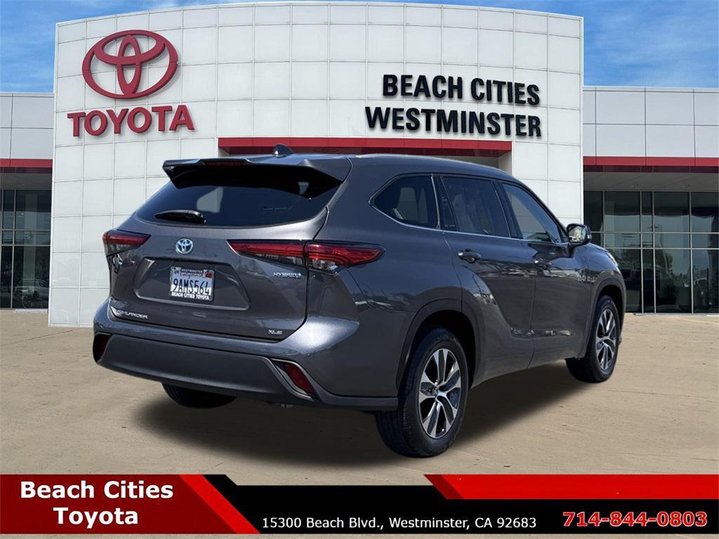 used 2022 Toyota Highlander Hybrid car, priced at $39,999