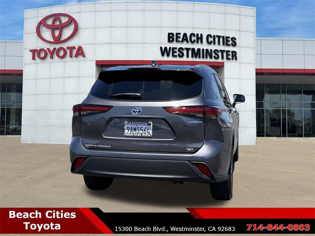 used 2022 Toyota Highlander Hybrid car, priced at $39,999