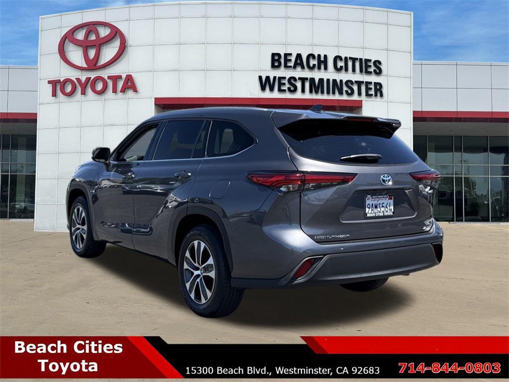 used 2022 Toyota Highlander Hybrid car, priced at $39,999
