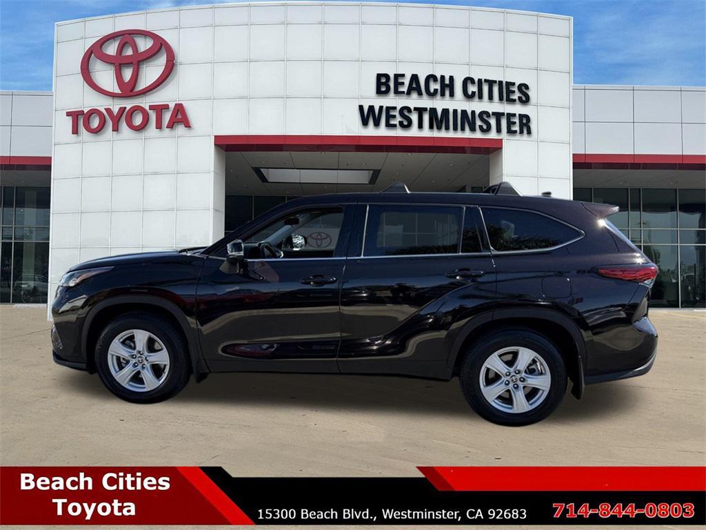 used 2021 Toyota Highlander car, priced at $27,996