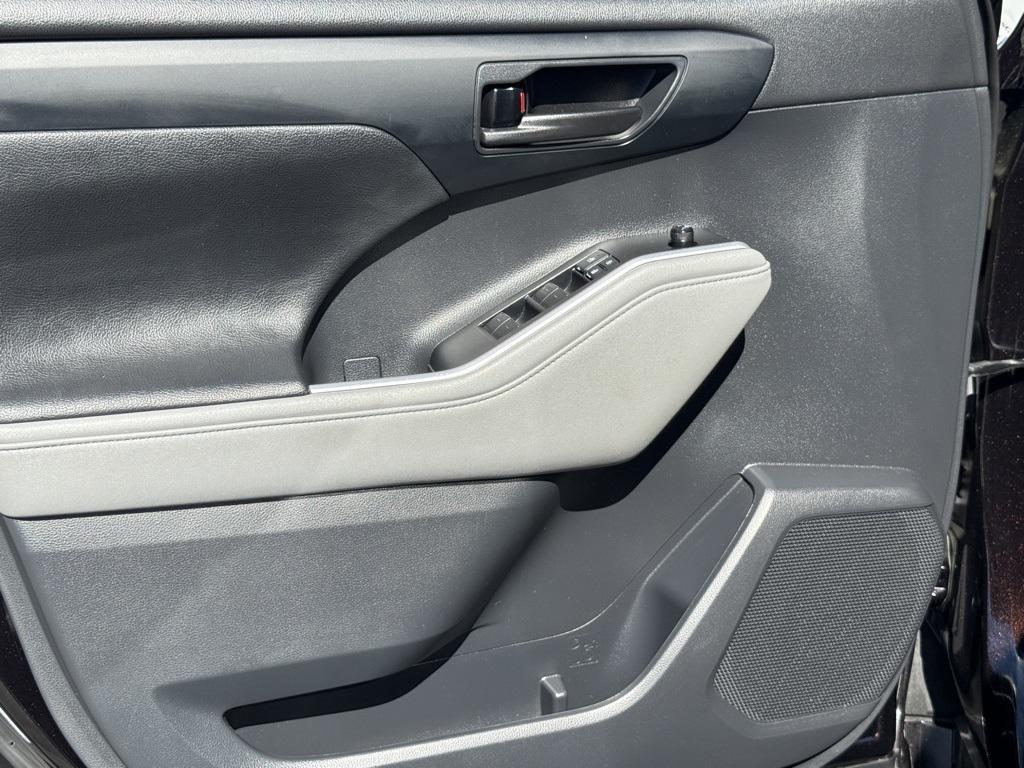 used 2021 Toyota Highlander car, priced at $27,996