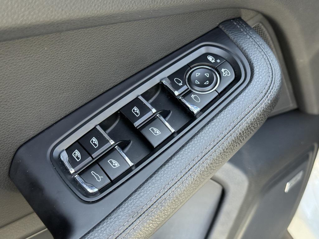 used 2020 Porsche Macan car, priced at $37,997