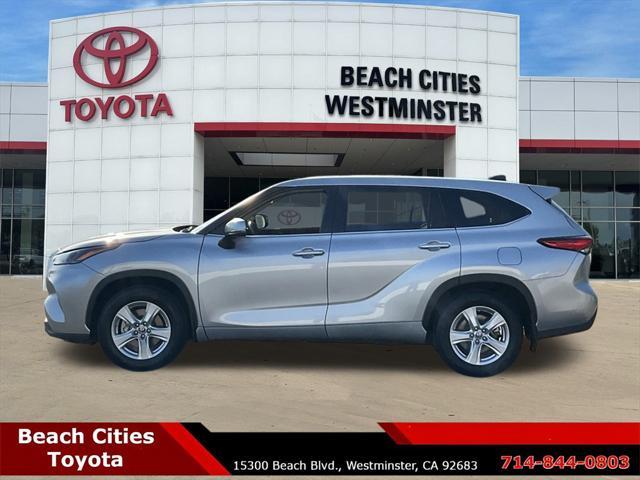 used 2022 Toyota Highlander car, priced at $29,420