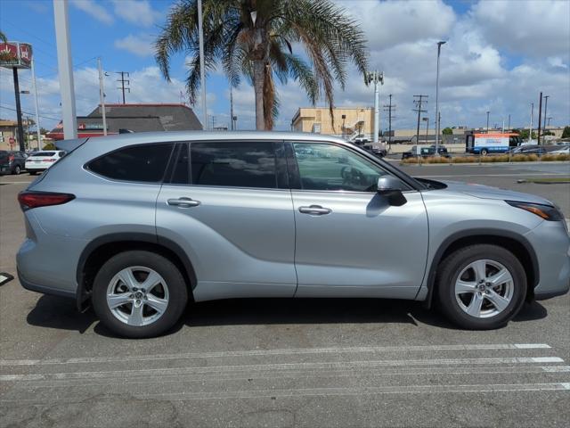 used 2022 Toyota Highlander car, priced at $32,459