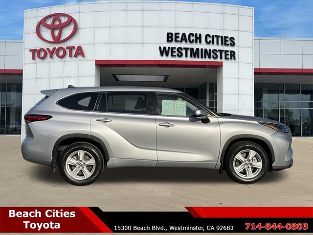 used 2022 Toyota Highlander car, priced at $29,420