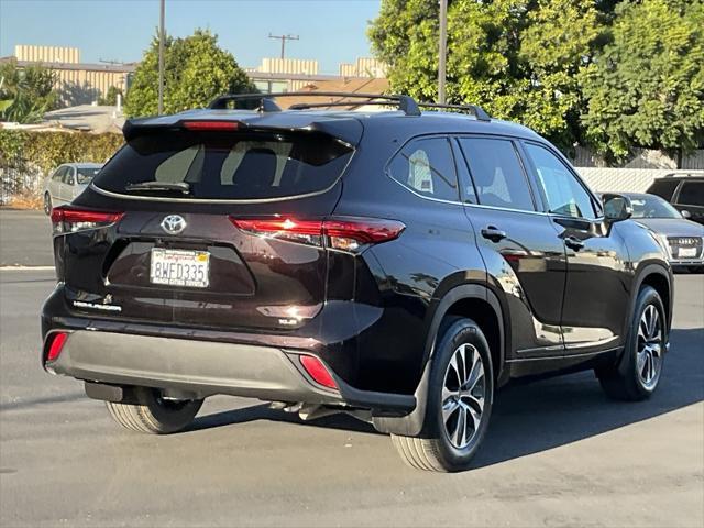 used 2021 Toyota Highlander car, priced at $33,465