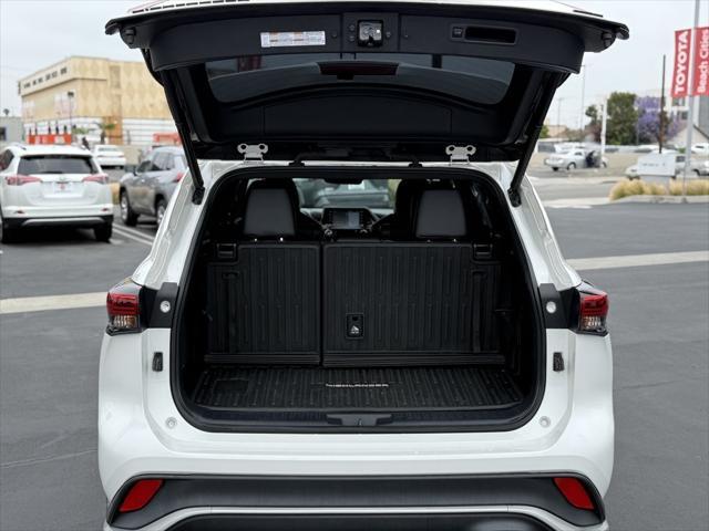 used 2021 Toyota Highlander car, priced at $37,567