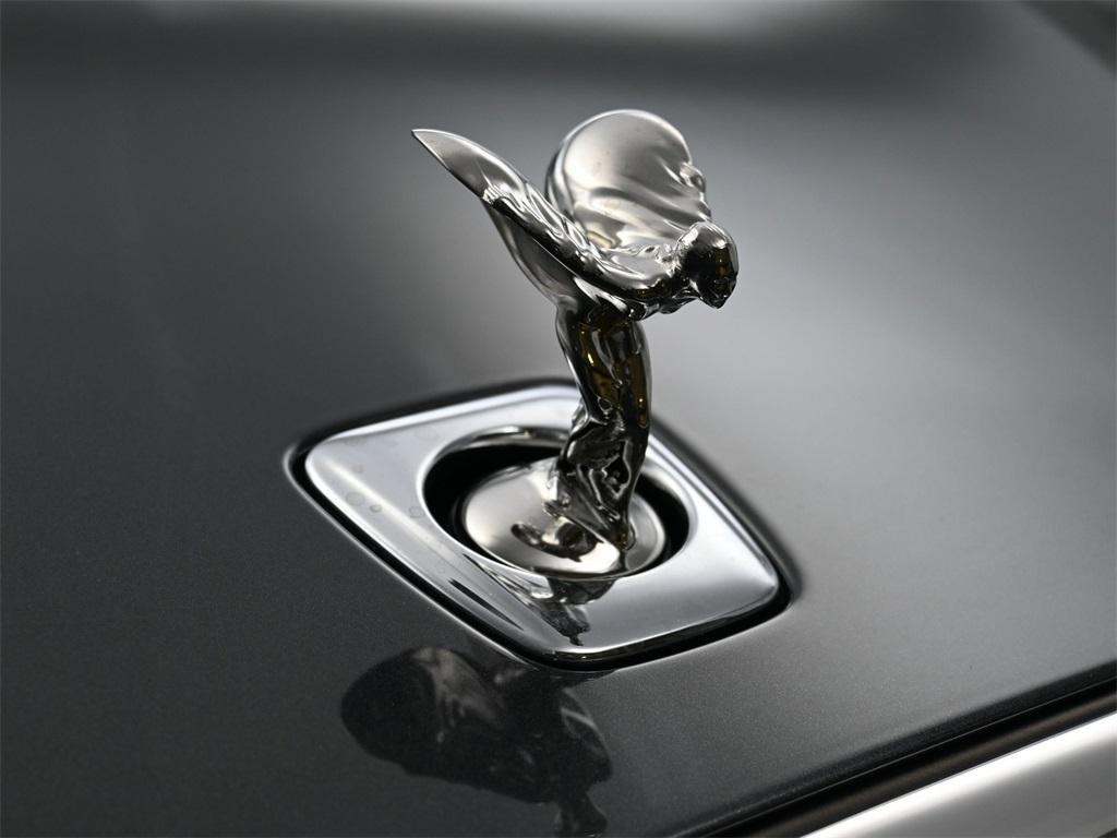 new 2025 Rolls-Royce Spectre car, priced at $513,975