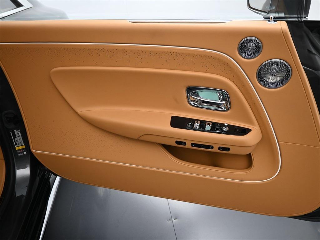 new 2025 Rolls-Royce Spectre car, priced at $513,975