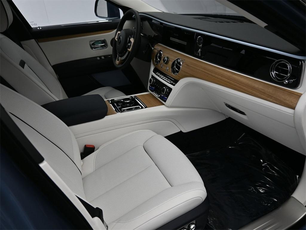 new 2025 Rolls-Royce Ghost car, priced at $423,250