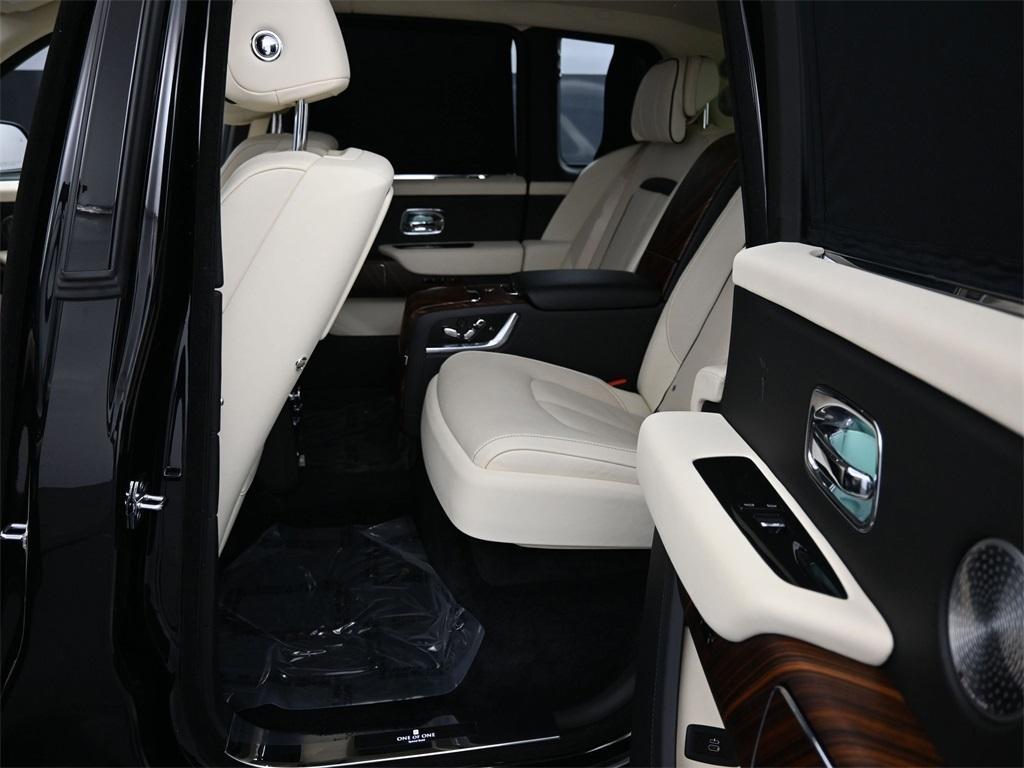 used 2020 Rolls-Royce Cullinan car, priced at $329,900