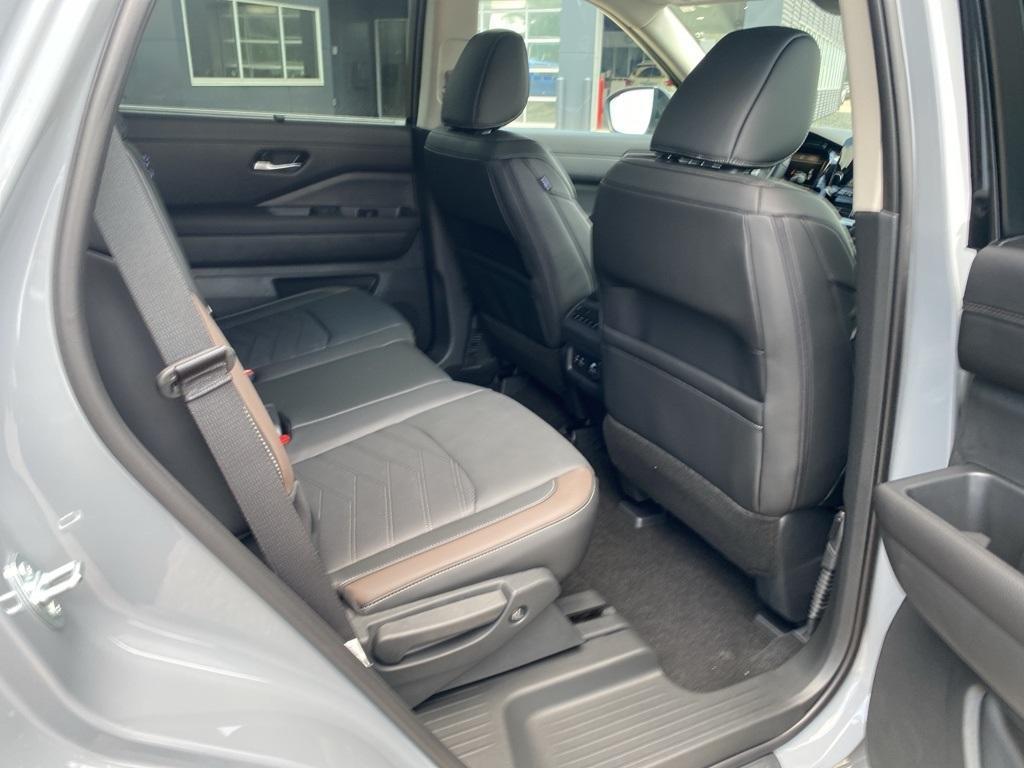 new 2025 Nissan Pathfinder car, priced at $51,251
