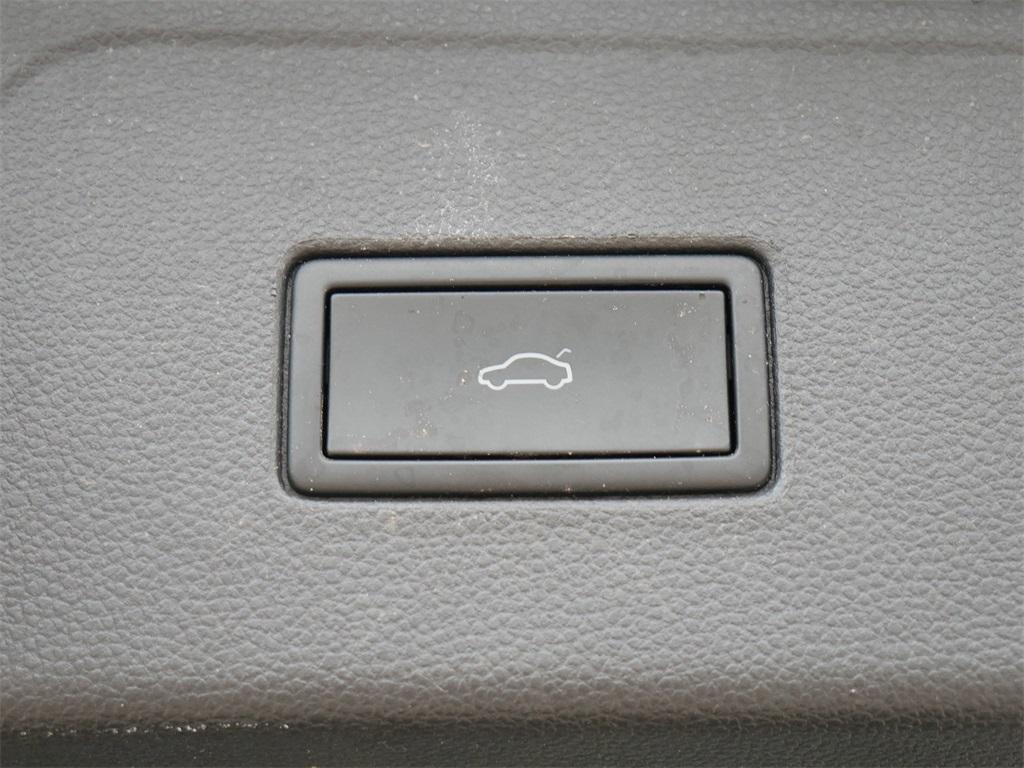 used 2021 Volkswagen Atlas car, priced at $30,900