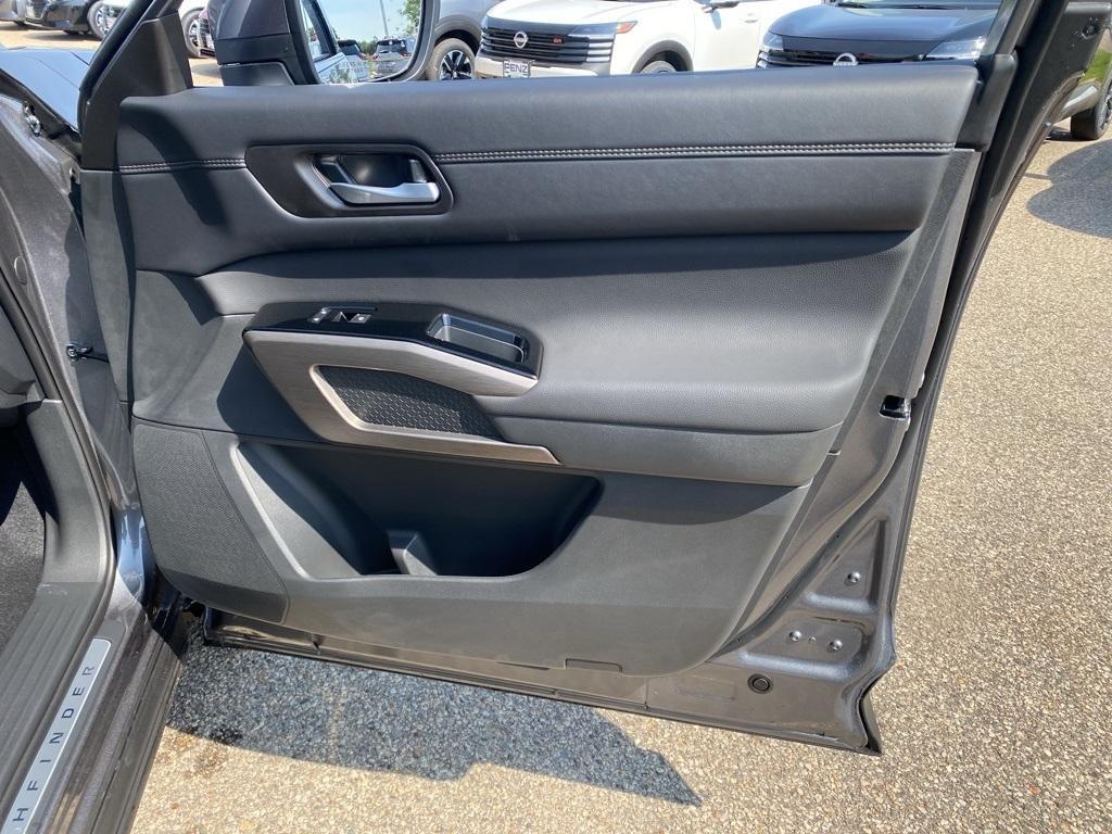 new 2025 Nissan Pathfinder car, priced at $50,360