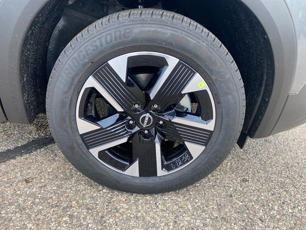 new 2025 Nissan Kicks car, priced at $25,370