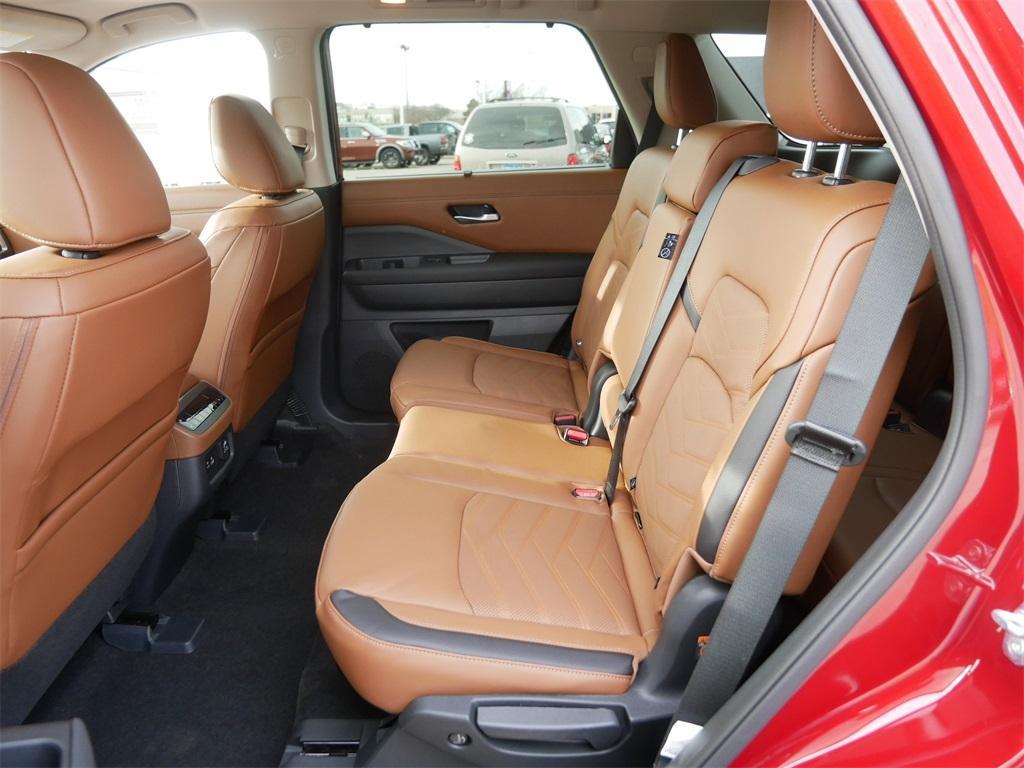 new 2025 Nissan Pathfinder car, priced at $49,558