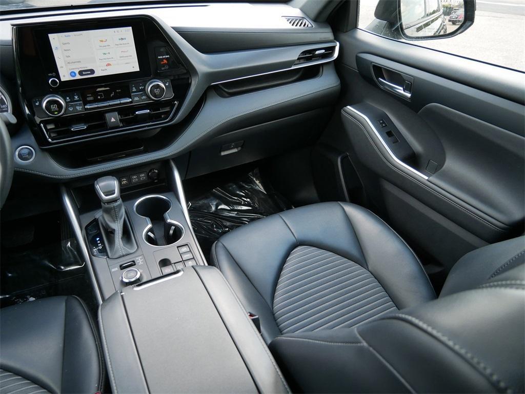 used 2024 Toyota Highlander car, priced at $44,000