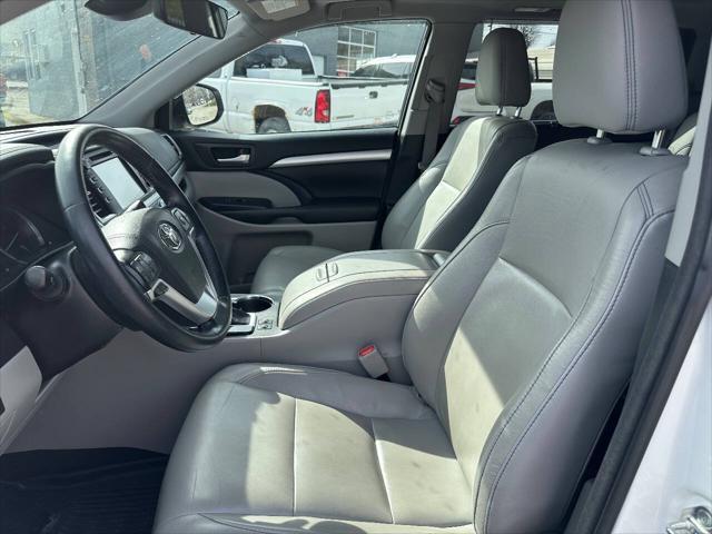 used 2018 Toyota Highlander Hybrid car, priced at $18,900