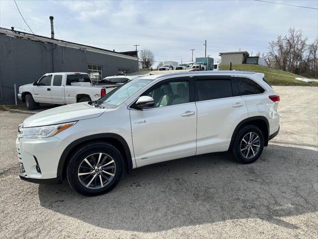 used 2018 Toyota Highlander Hybrid car, priced at $18,900