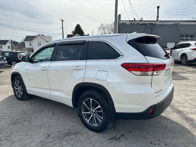 used 2018 Toyota Highlander Hybrid car, priced at $18,900