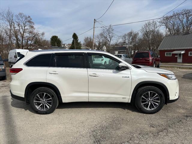 used 2018 Toyota Highlander Hybrid car, priced at $18,900