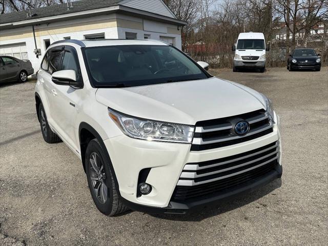 used 2018 Toyota Highlander Hybrid car, priced at $18,900