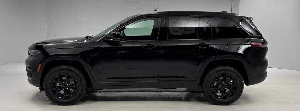 new 2025 Jeep Grand Cherokee car, priced at $45,482