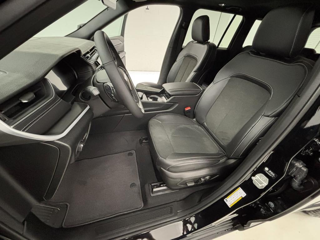 new 2025 Jeep Grand Cherokee car, priced at $45,482