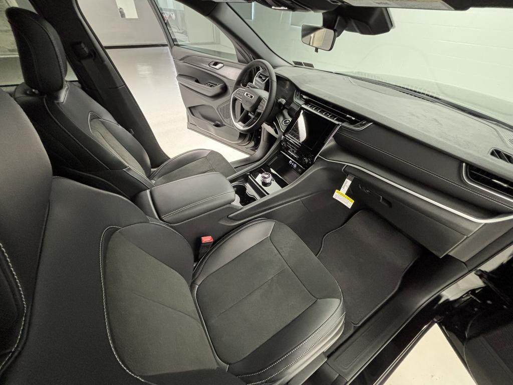 new 2025 Jeep Grand Cherokee car, priced at $45,482