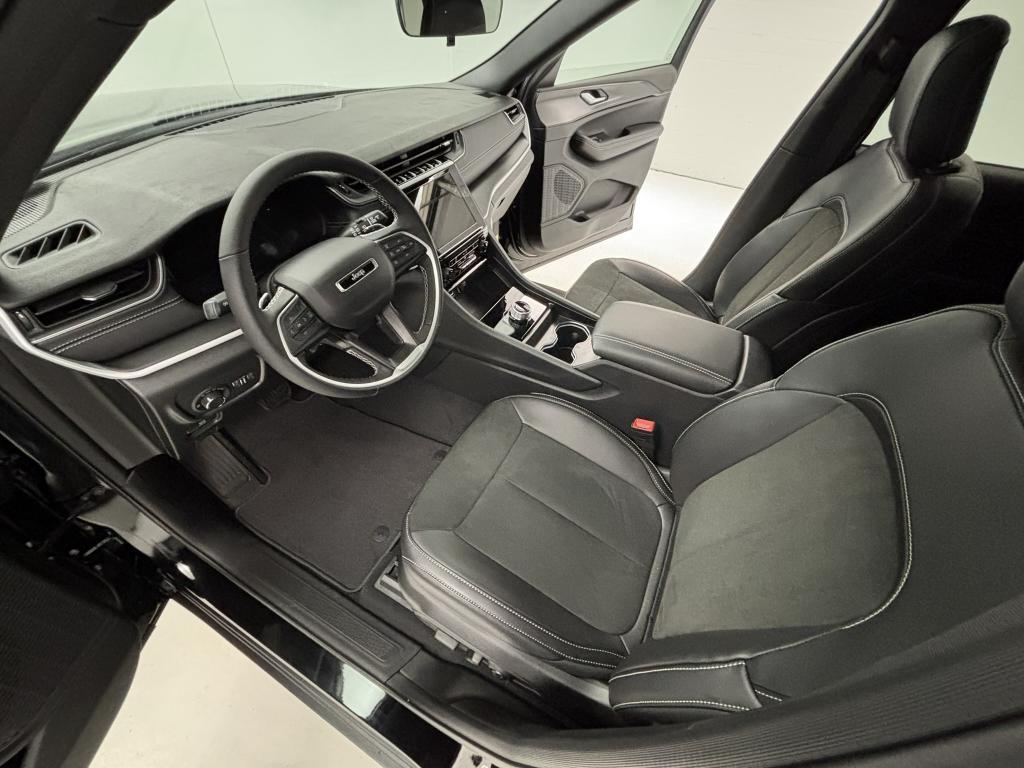 new 2025 Jeep Grand Cherokee car, priced at $45,482