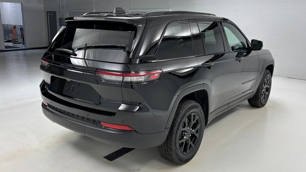 new 2025 Jeep Grand Cherokee car, priced at $45,482