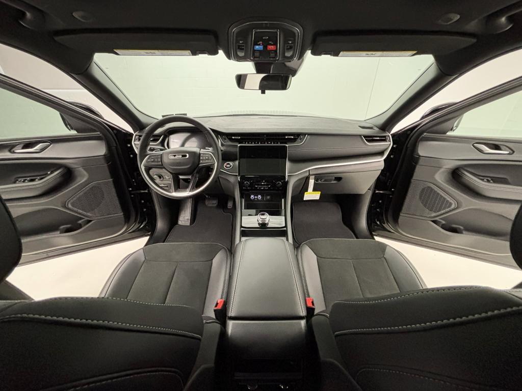 new 2025 Jeep Grand Cherokee car, priced at $45,482