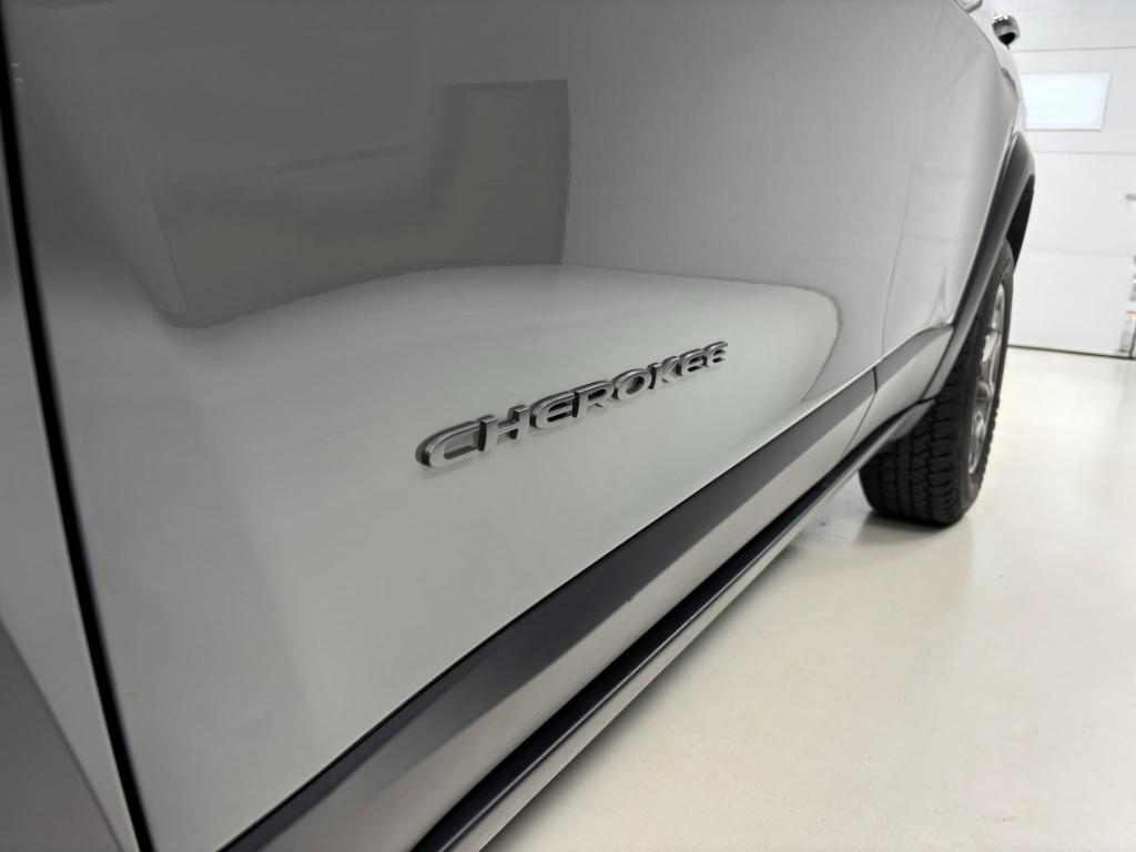 used 2022 Jeep Cherokee car, priced at $28,800