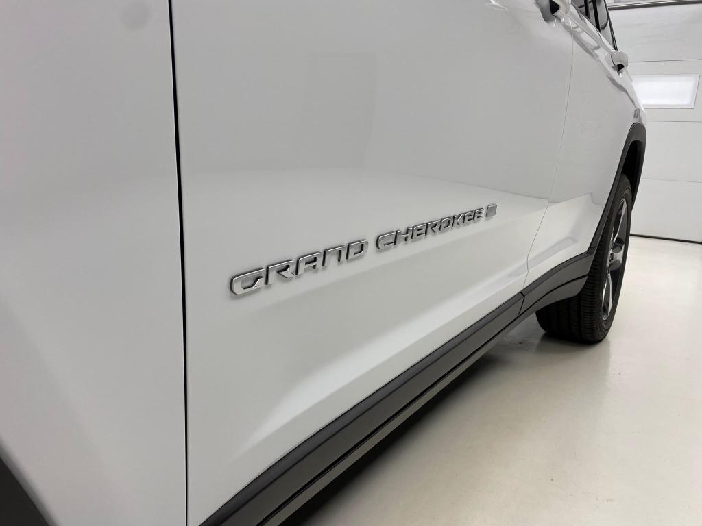 new 2025 Jeep Grand Cherokee car, priced at $50,731