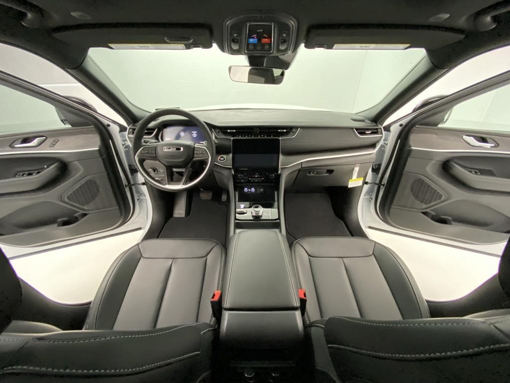 new 2025 Jeep Grand Cherokee car, priced at $51,731